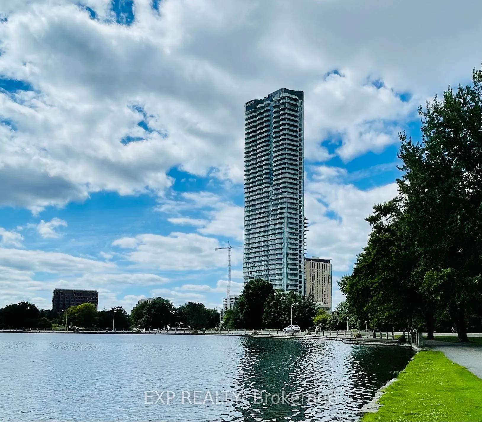 Front of Unit 1608, 805 Carling Avenue