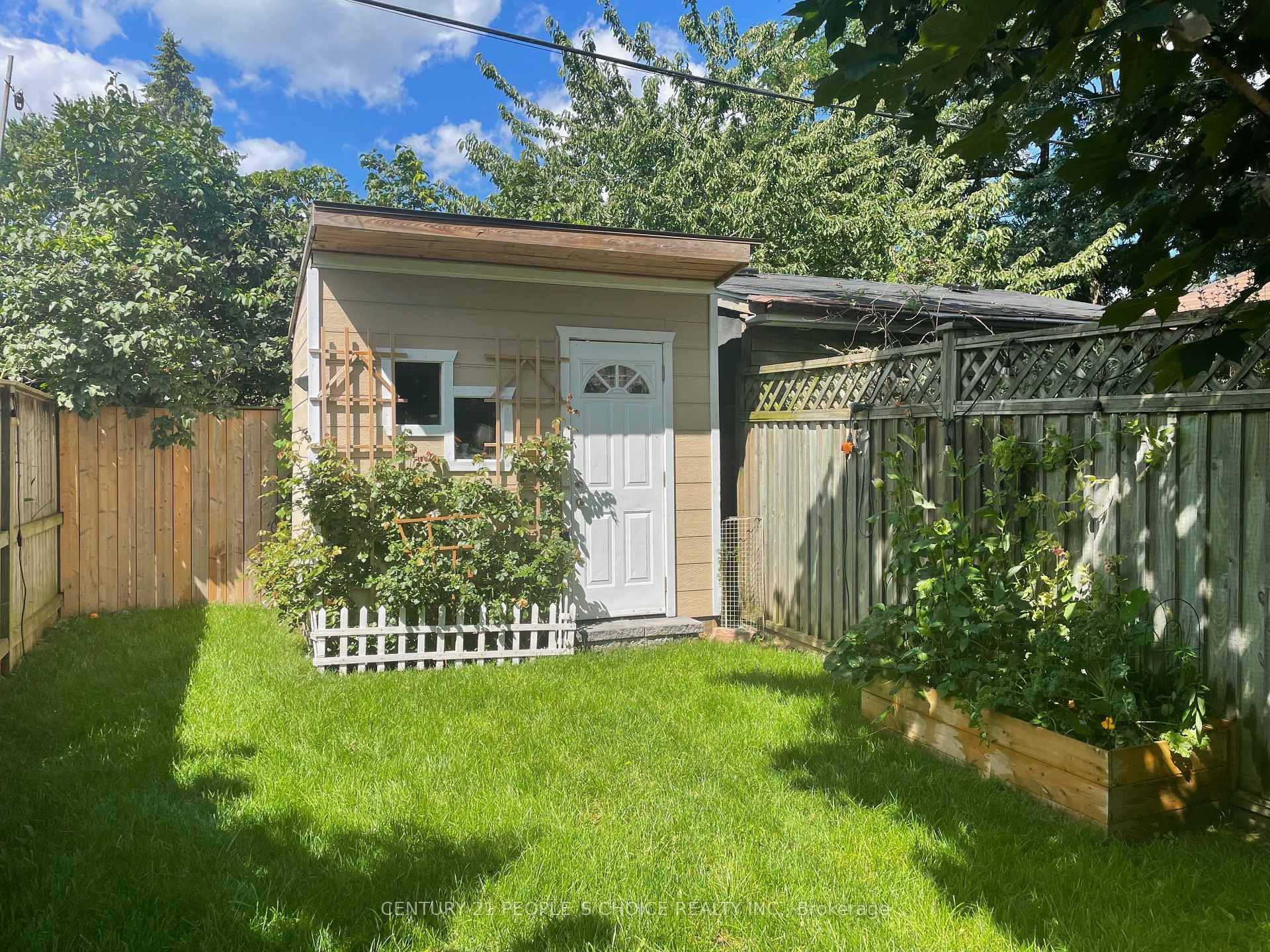 Photo 5 of 552 Main Street, Toronto, Woodbine-Lumsden — HOMEH
