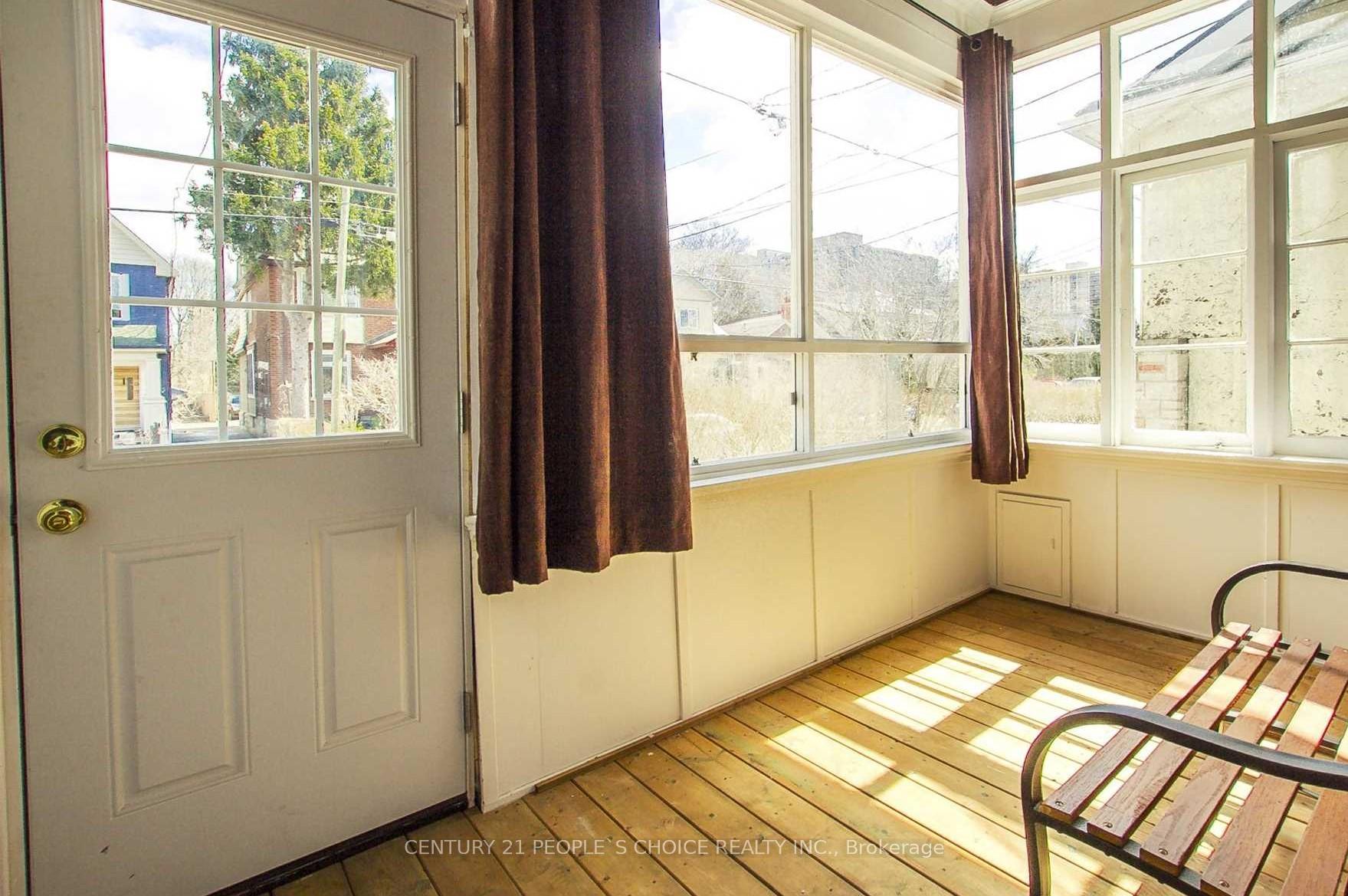 Photo 6 of 552 Main Street, Toronto, Woodbine-Lumsden — HOMEH