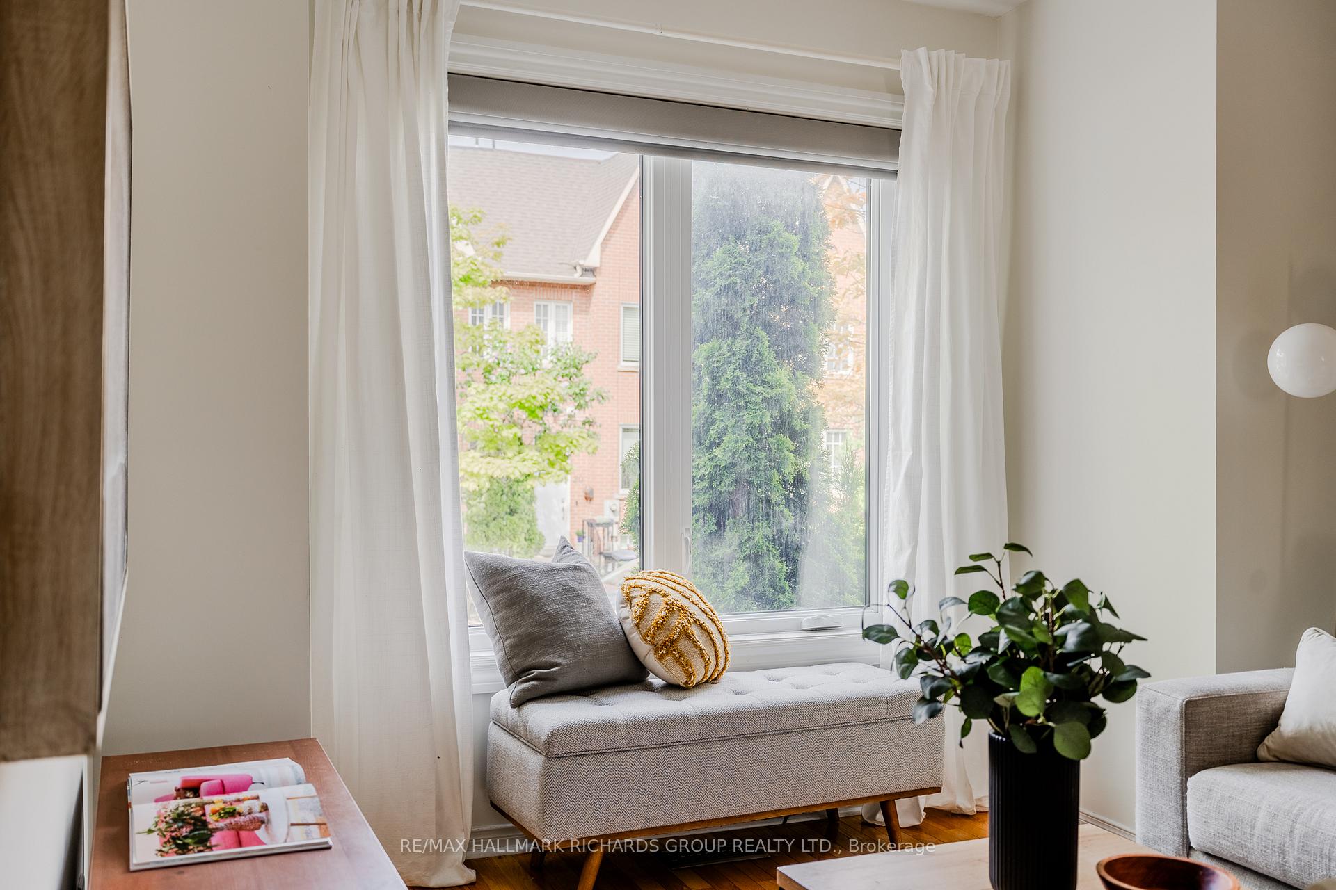 Photo 4 of 17 Brick Court, Toronto, South Riverdale — HOMEH