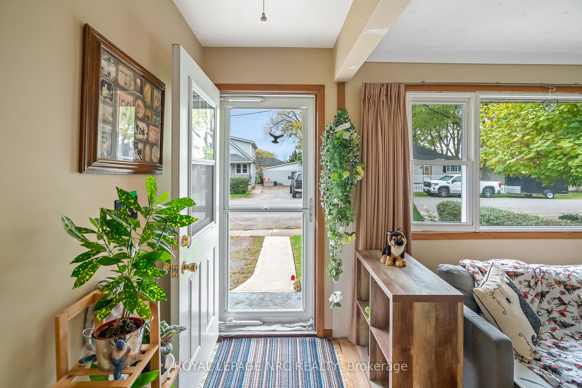 Photo 2 of 109 Mackan Street, Thorold, Allanburg/Thorold South — HOMEH