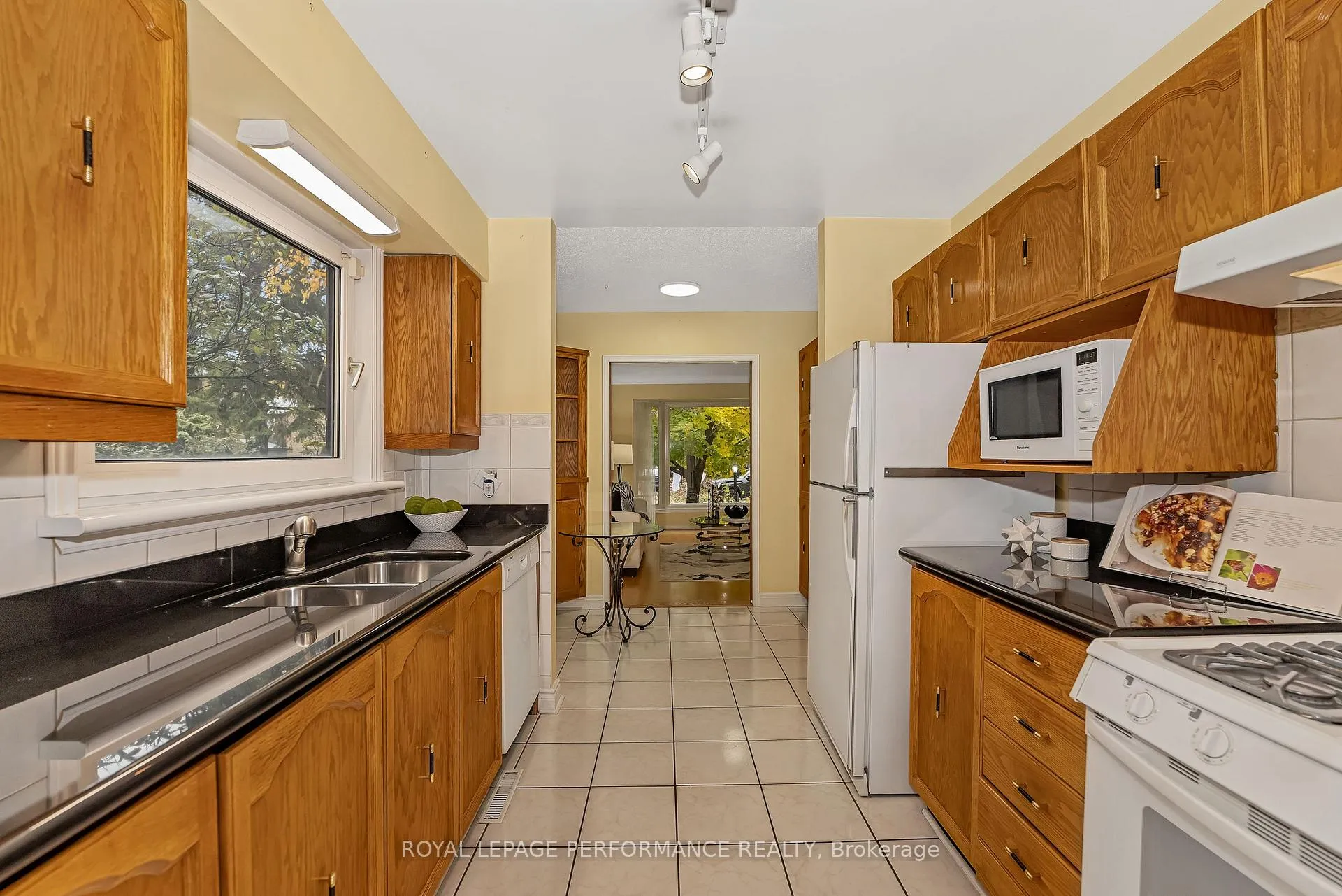 Photo 9 of 46 Otten Drive, Ottawa, Barrhaven - Pheasant Run — HOMEH