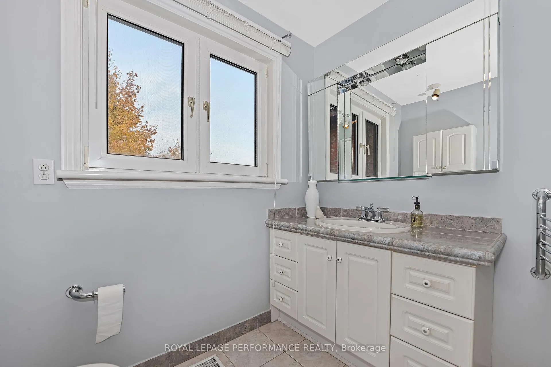 Photo 19 of 46 Otten Drive, Ottawa, Barrhaven - Pheasant Run — HOMEH