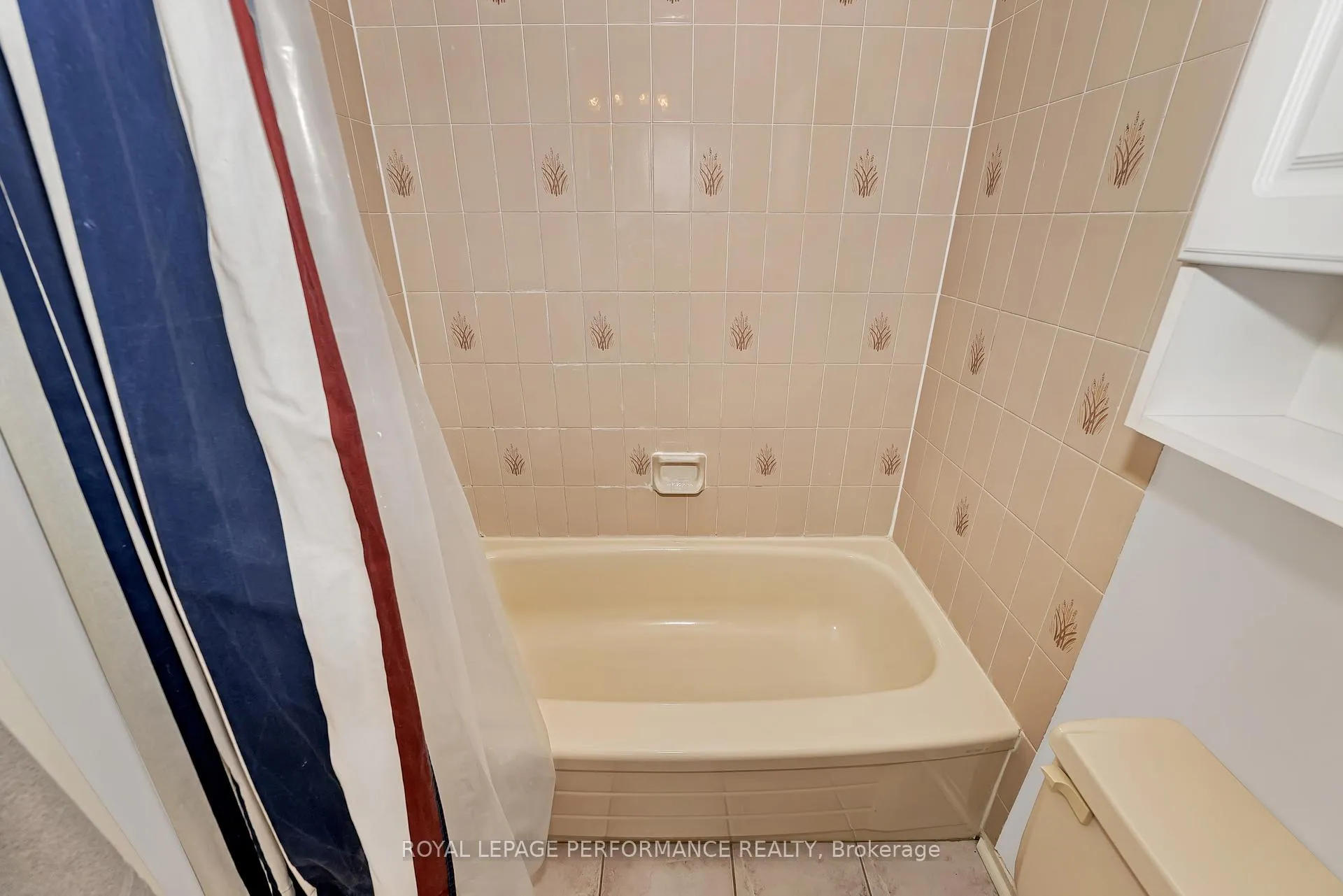 Photo 24 of 46 Otten Drive, Ottawa, Barrhaven - Pheasant Run — HOMEH