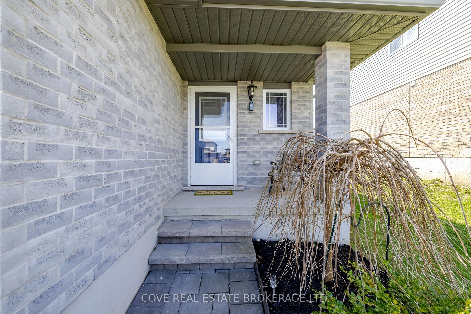 Photo 3 of 35 Leesboro Trail, Thames Centre, Thorndale — HOMEH