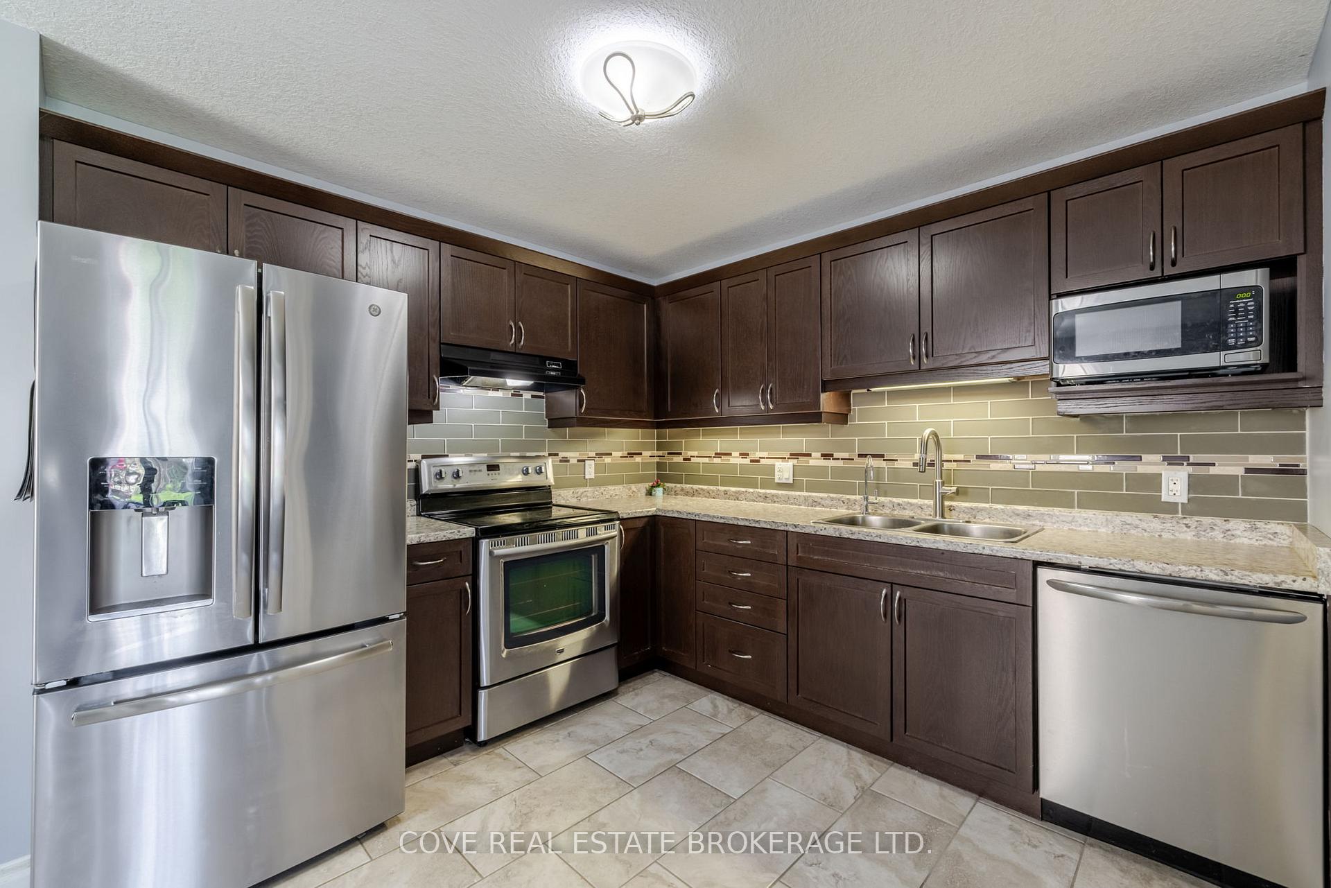 Photo 10 of 35 Leesboro Trail, Thames Centre, Thorndale — HOMEH