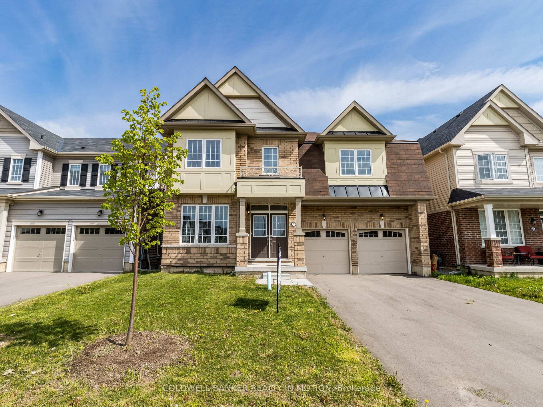Front of 28 Esther Crescent W