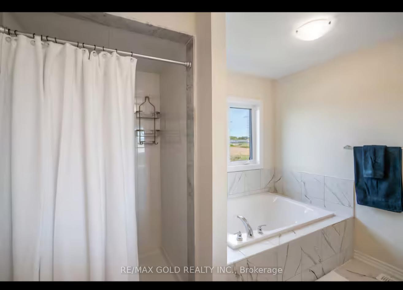 Photo 10 of 215 Vanilla Trail, Thorold, Rolling Meadows — HOMEH