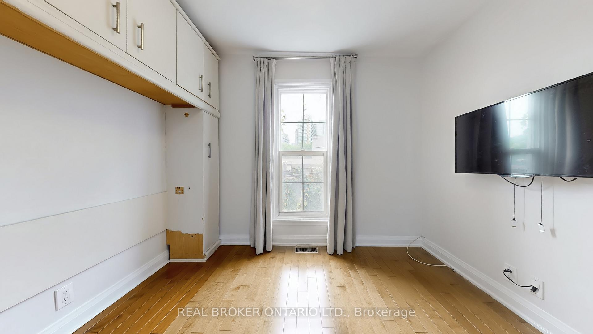 Photo 32 of 16 Wilkins Avenue, Toronto, Moss Park — HOMEH