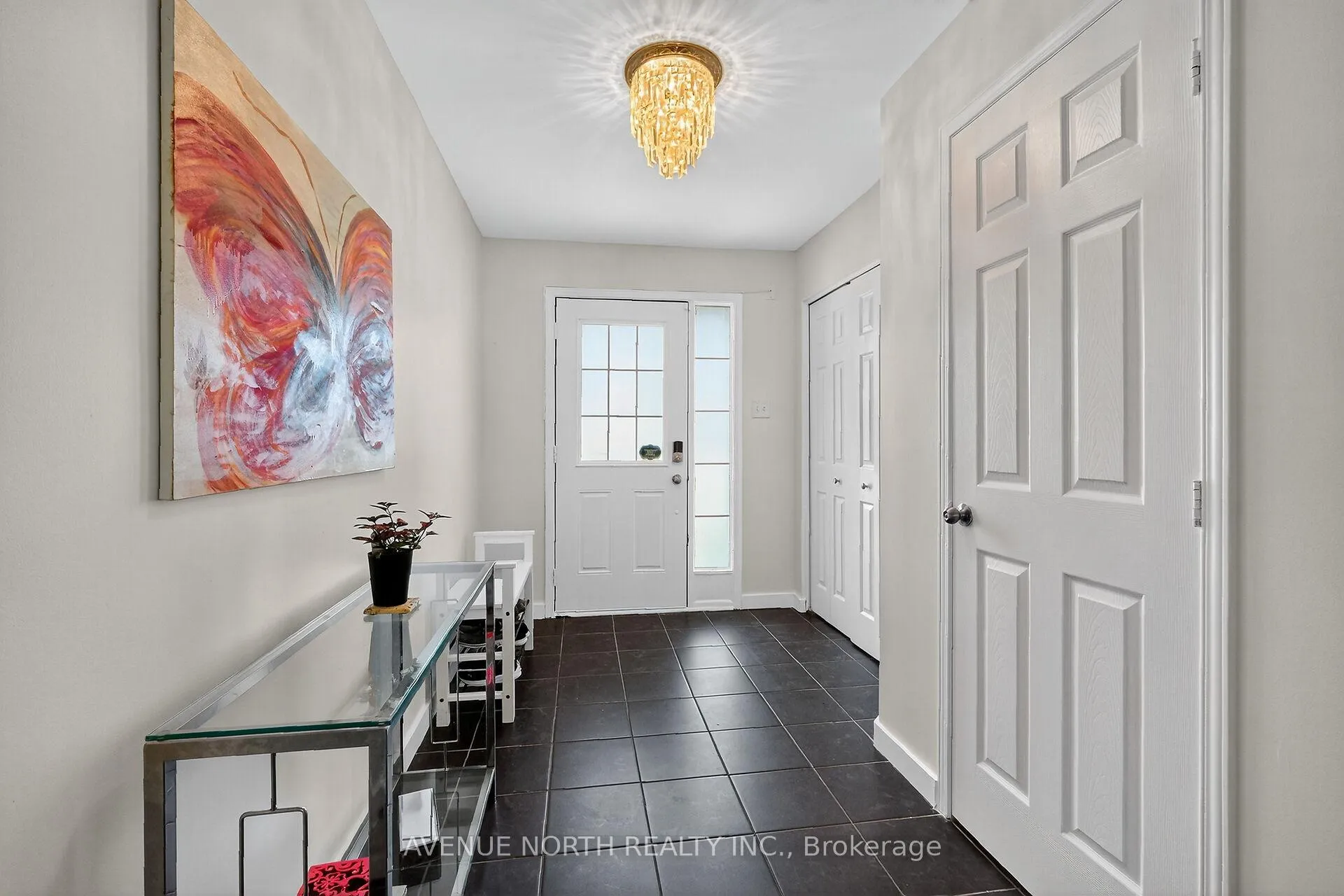 Photo 3 of 208 Kingswell Street, Ottawa, Leitrim — HOMEH