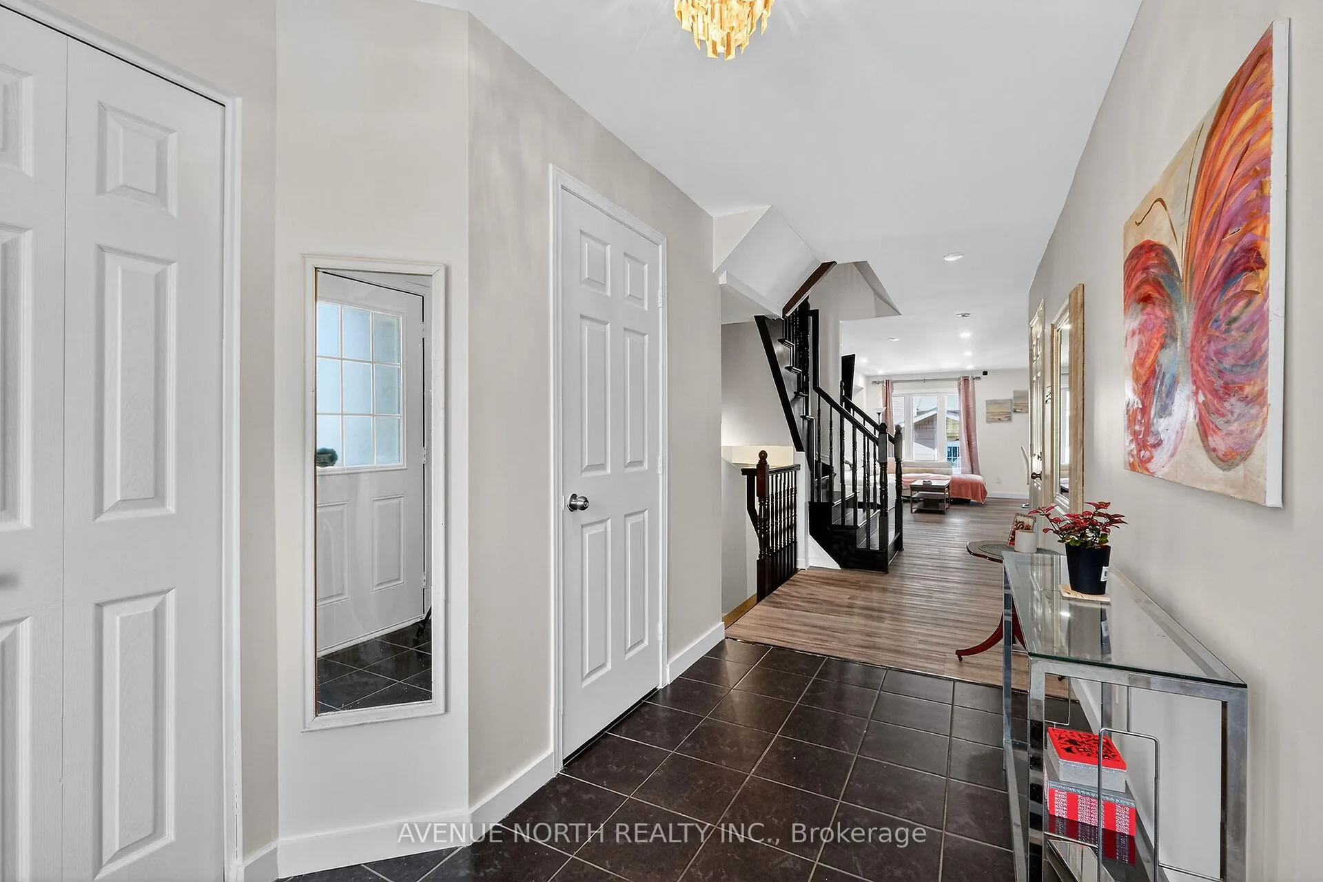 Photo 4 of 208 Kingswell Street, Ottawa, Leitrim — HOMEH