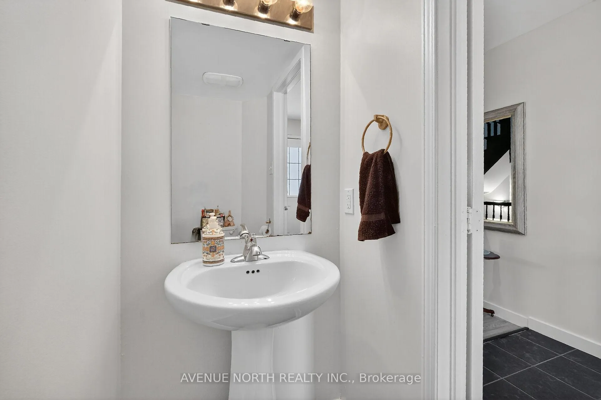 Photo 7 of 208 Kingswell Street, Ottawa, Leitrim — HOMEH