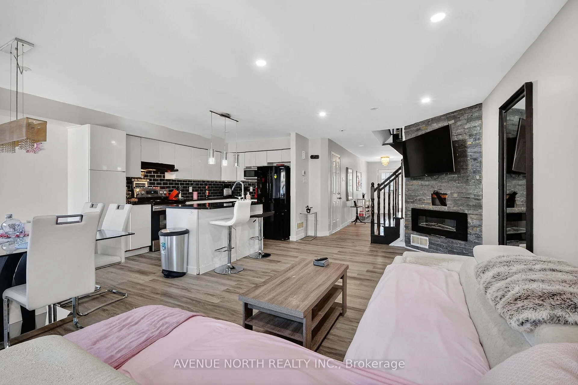 Photo 15 of 208 Kingswell Street, Ottawa, Leitrim — HOMEH