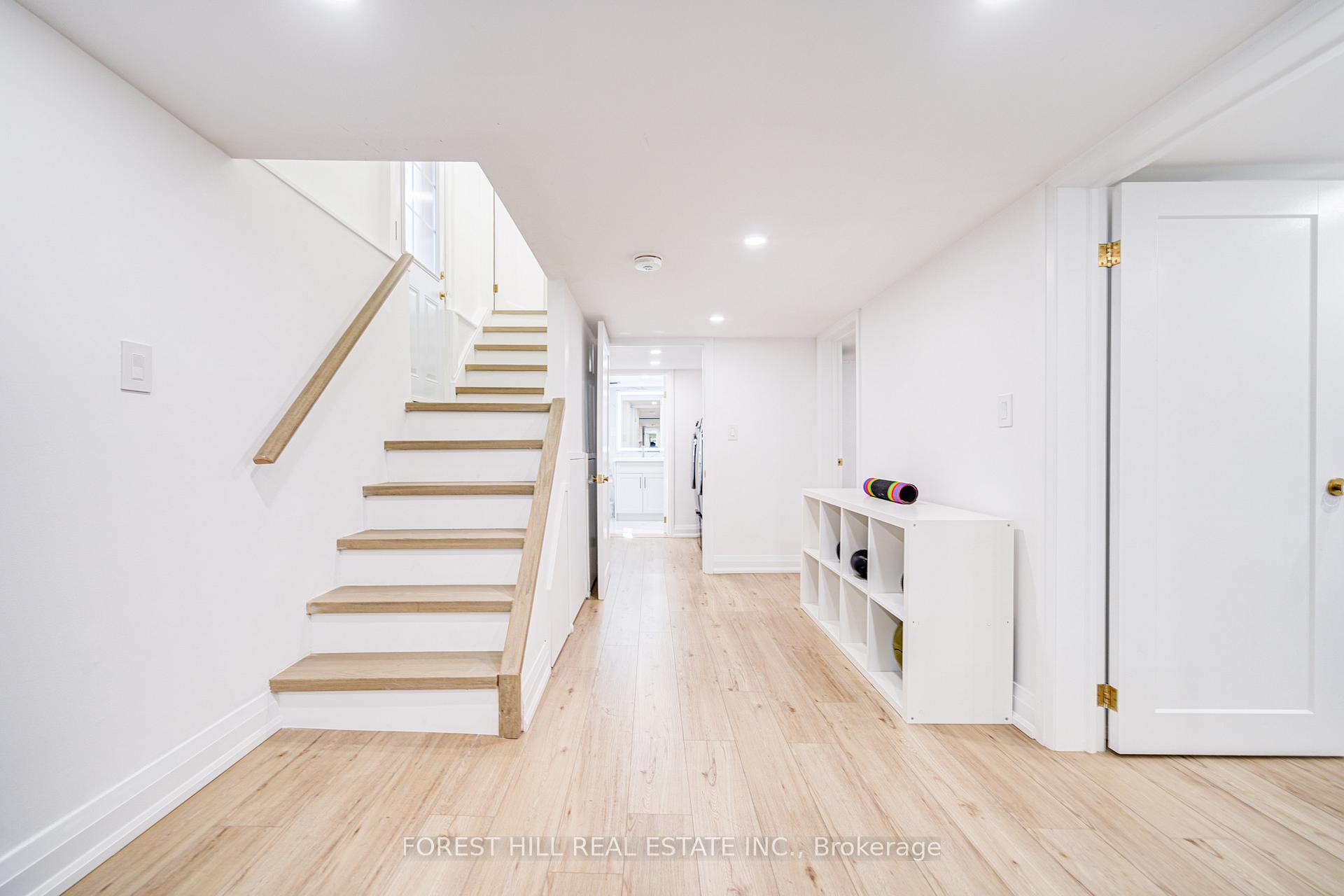 Photo 23 of 29 Burnaby Boulevard, Toronto, Yonge-Eglinton — HOMEH