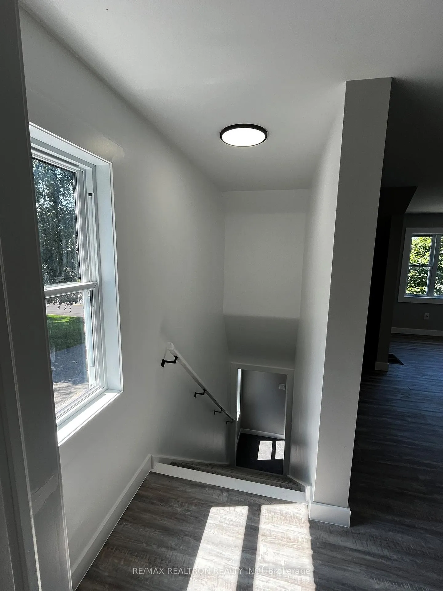 Photo 5 of Unit 1, 9 Gunn Street, Barrie, Wellington — HOMEH