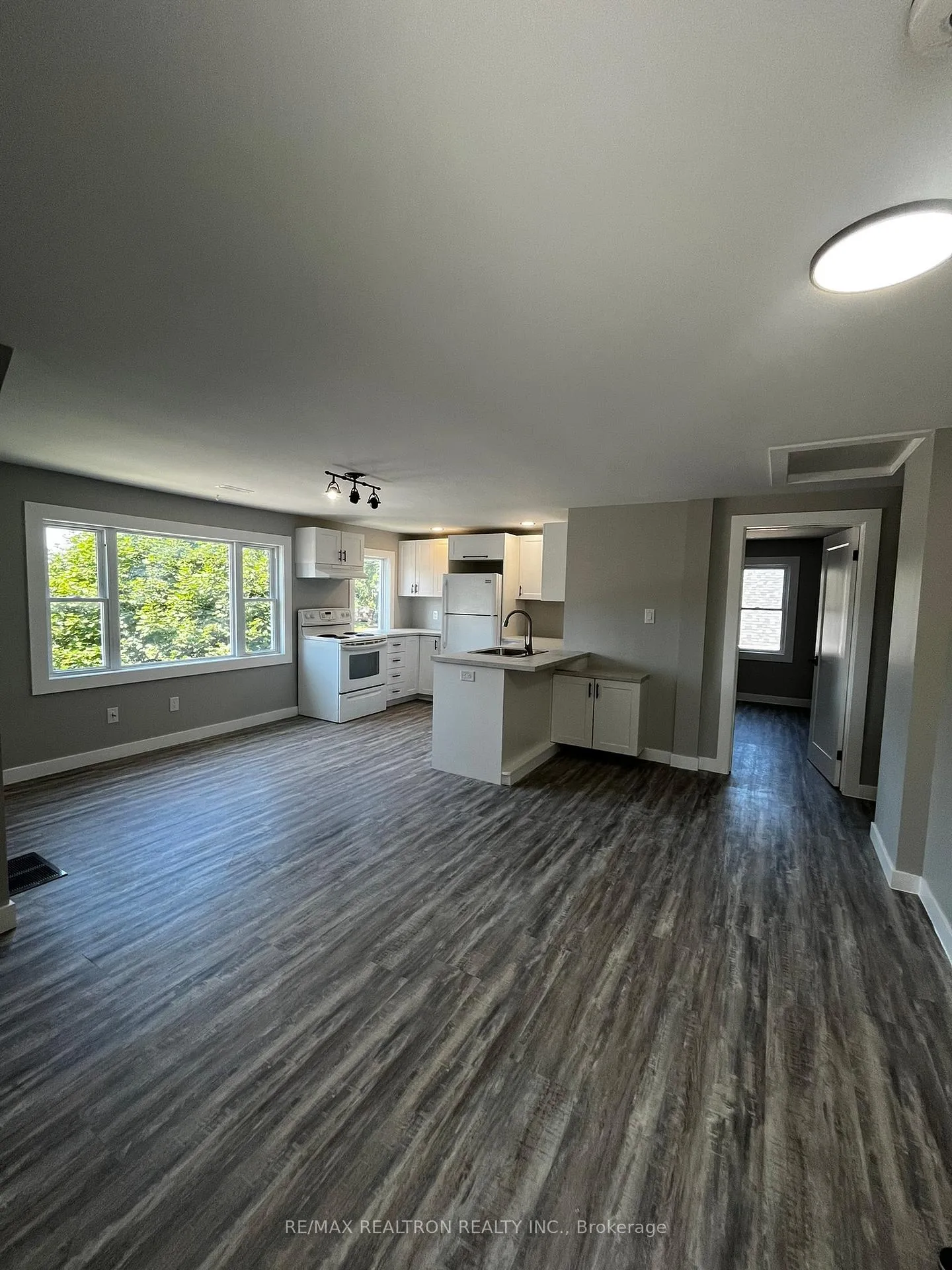 Photo 6 of Unit 1, 9 Gunn Street, Barrie, Wellington — HOMEH