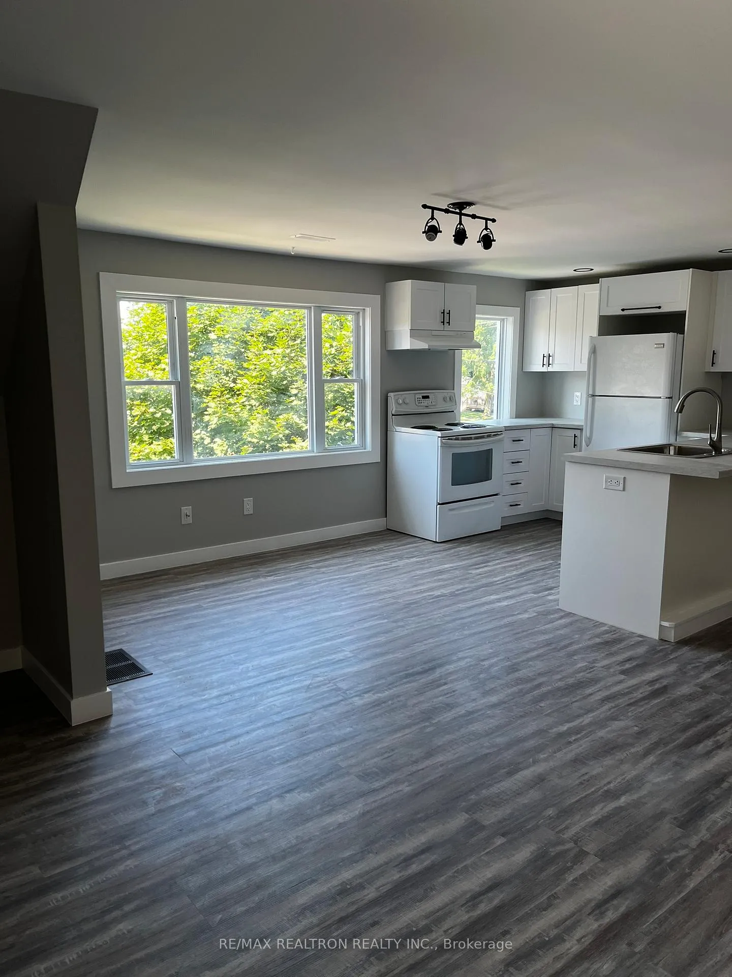 Photo 7 of Unit 1, 9 Gunn Street, Barrie, Wellington — HOMEH