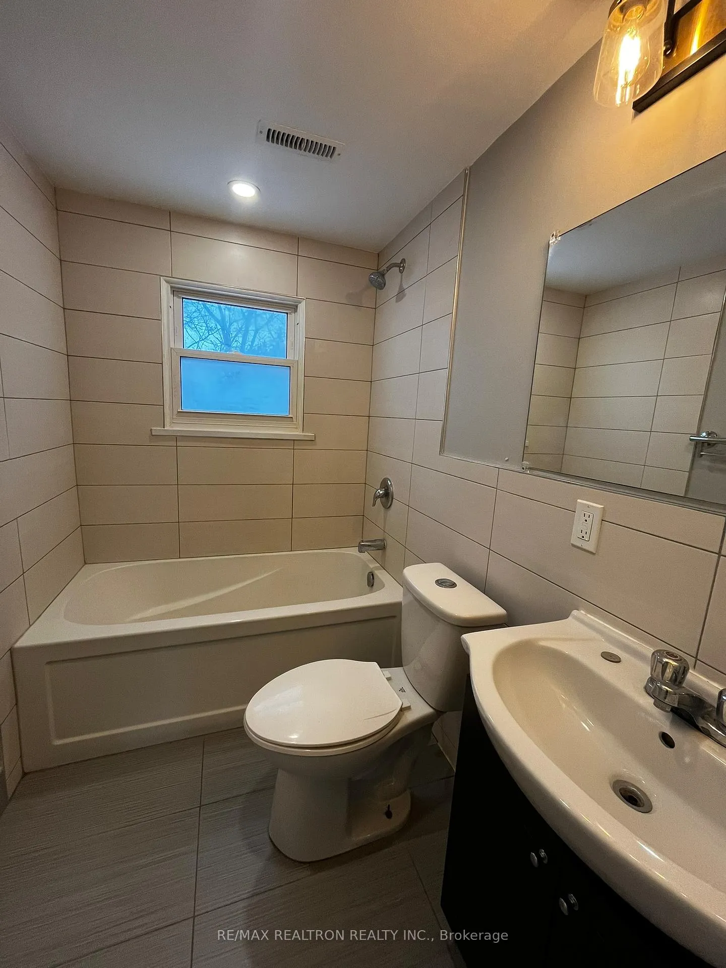 Photo 10 of Unit 1, 9 Gunn Street, Barrie, Wellington — HOMEH