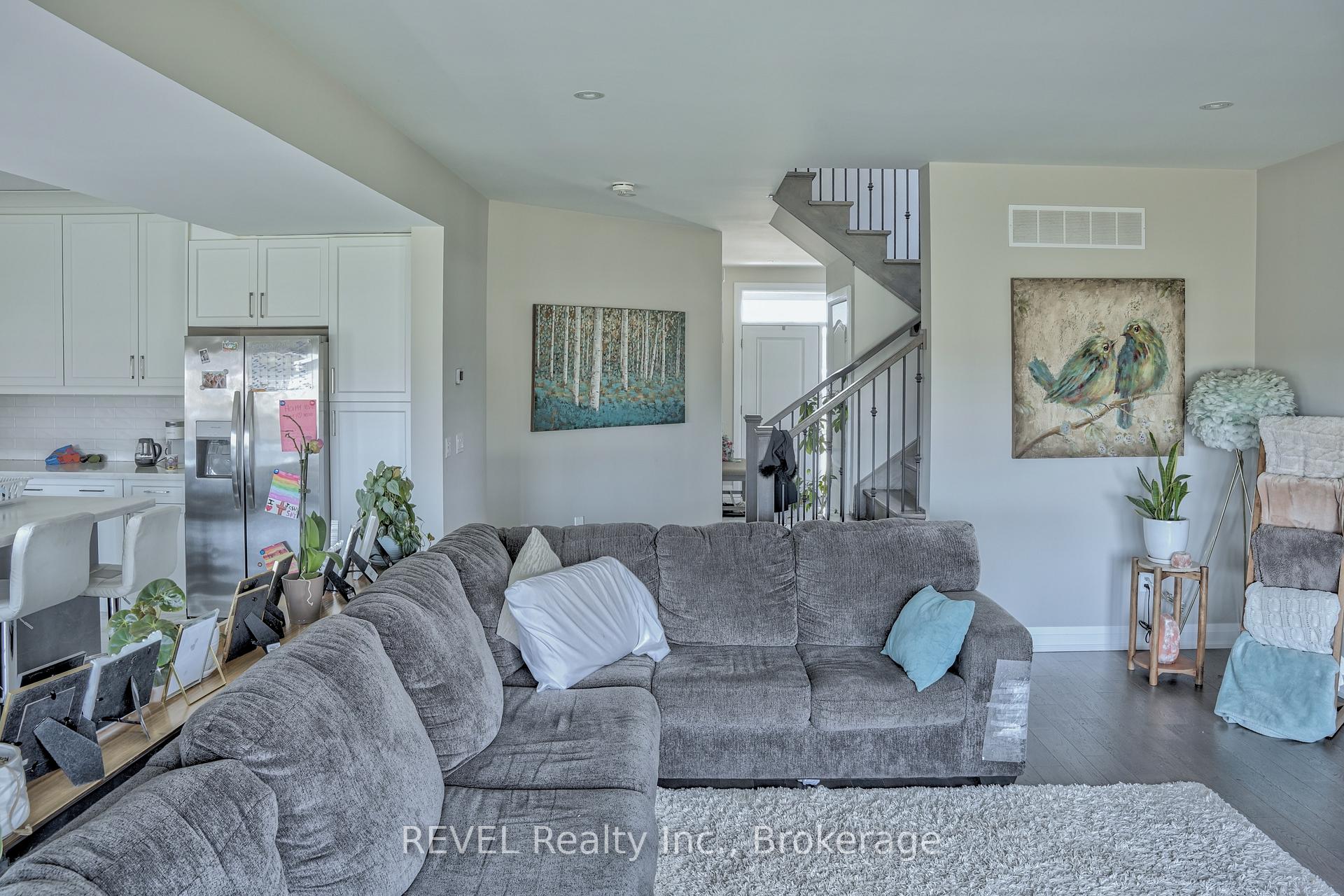 Photo 10 of 29 Elvira Way, Thorold, Rolling Meadows — HOMEH