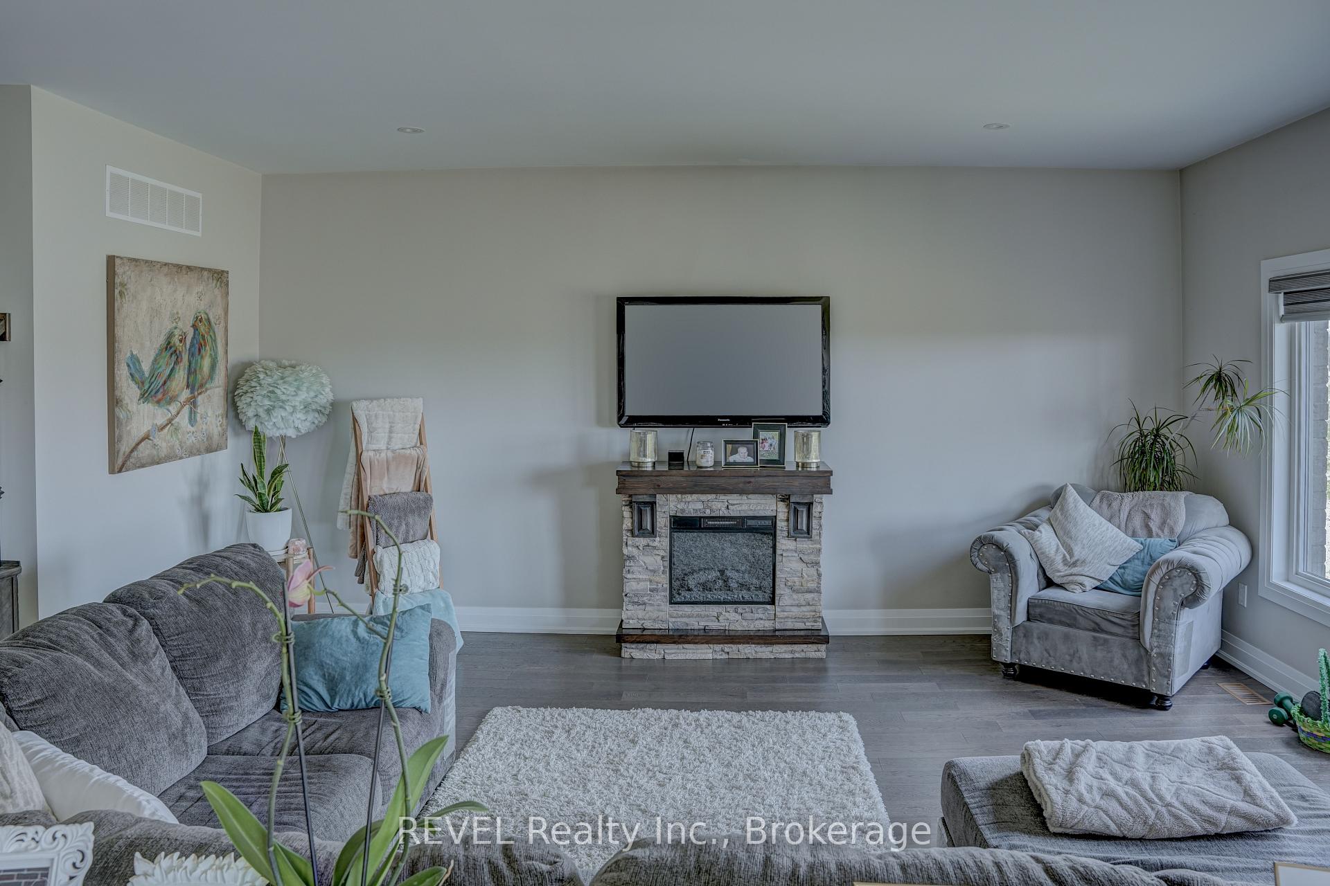Photo 11 of 29 Elvira Way, Thorold, Rolling Meadows — HOMEH