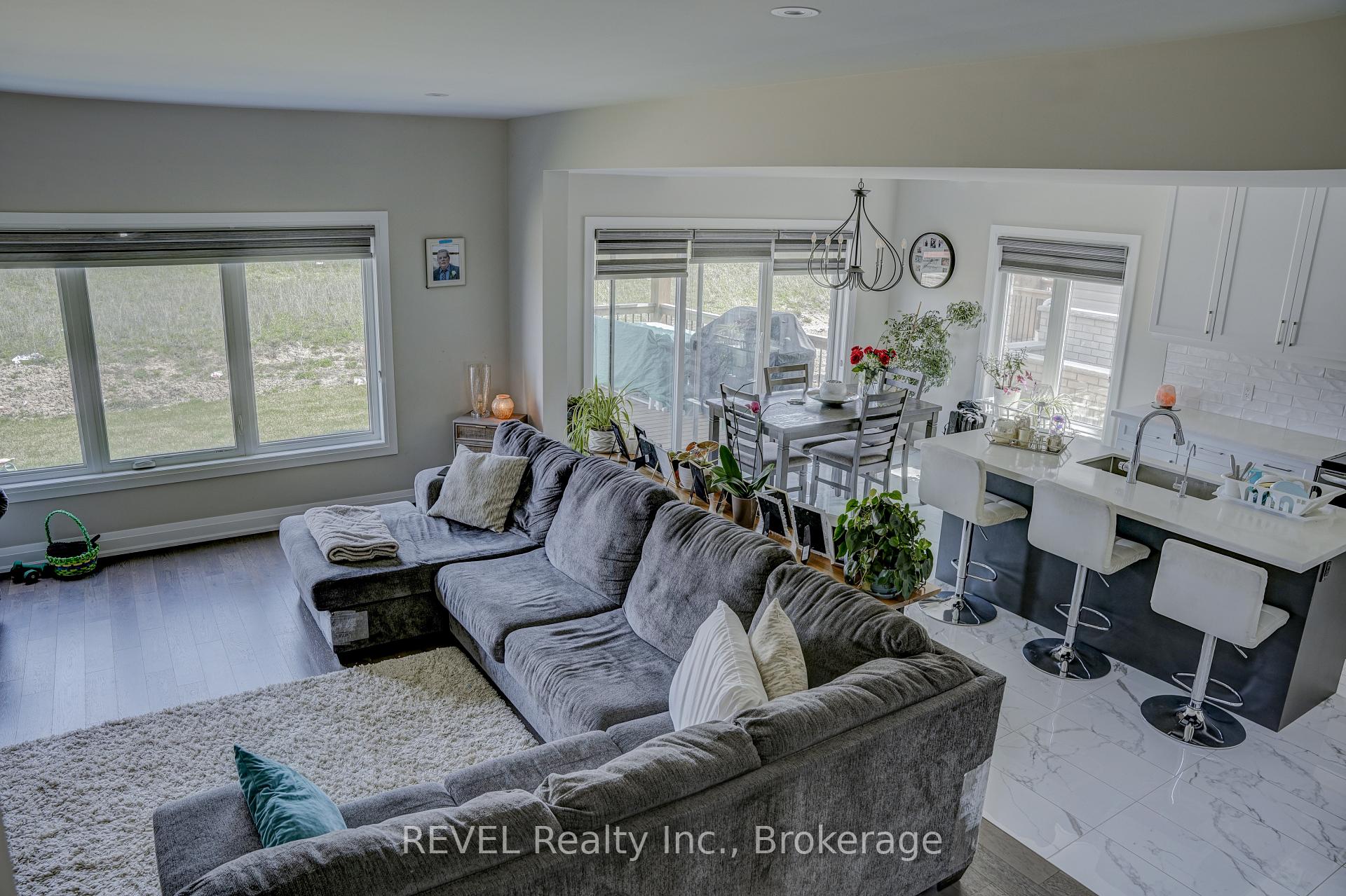 Photo 13 of 29 Elvira Way, Thorold, Rolling Meadows — HOMEH