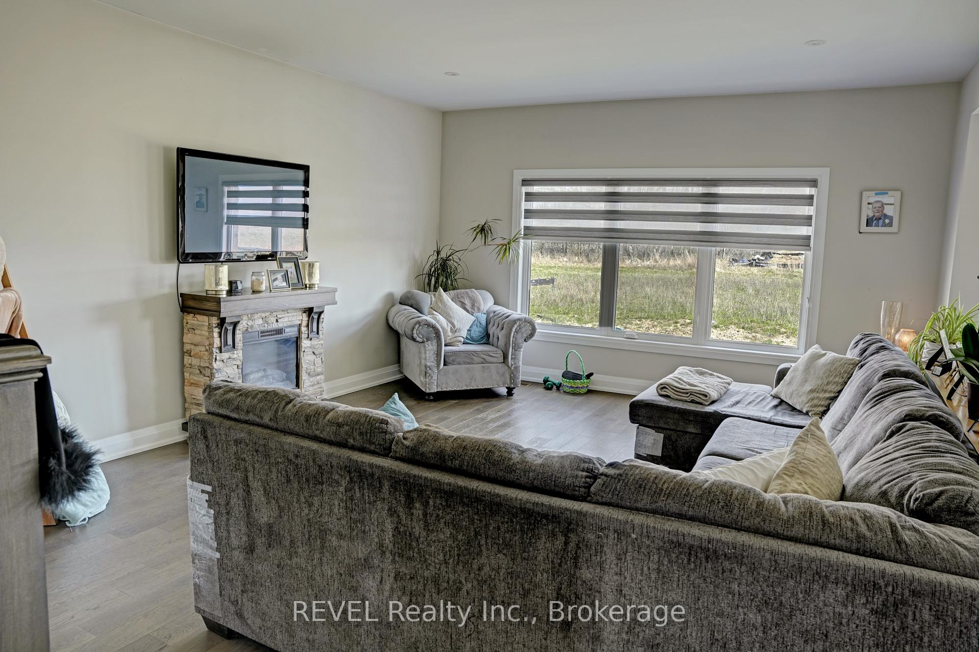 Photo 14 of 29 Elvira Way, Thorold, Rolling Meadows — HOMEH