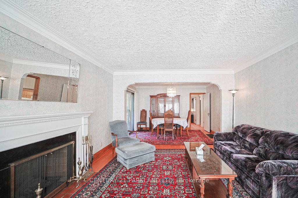 Photo 4 of 22 Parkview Hill Crescent, Toronto, O'Connor-Parkview — HOMEH