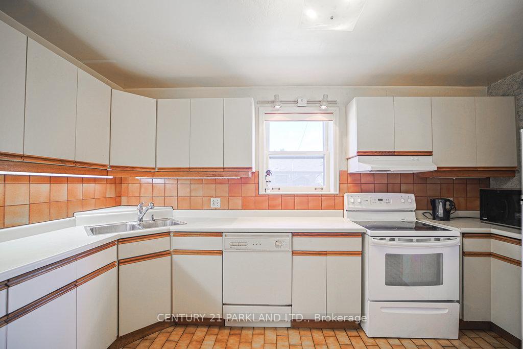 Photo 5 of 22 Parkview Hill Crescent, Toronto, O'Connor-Parkview — HOMEH