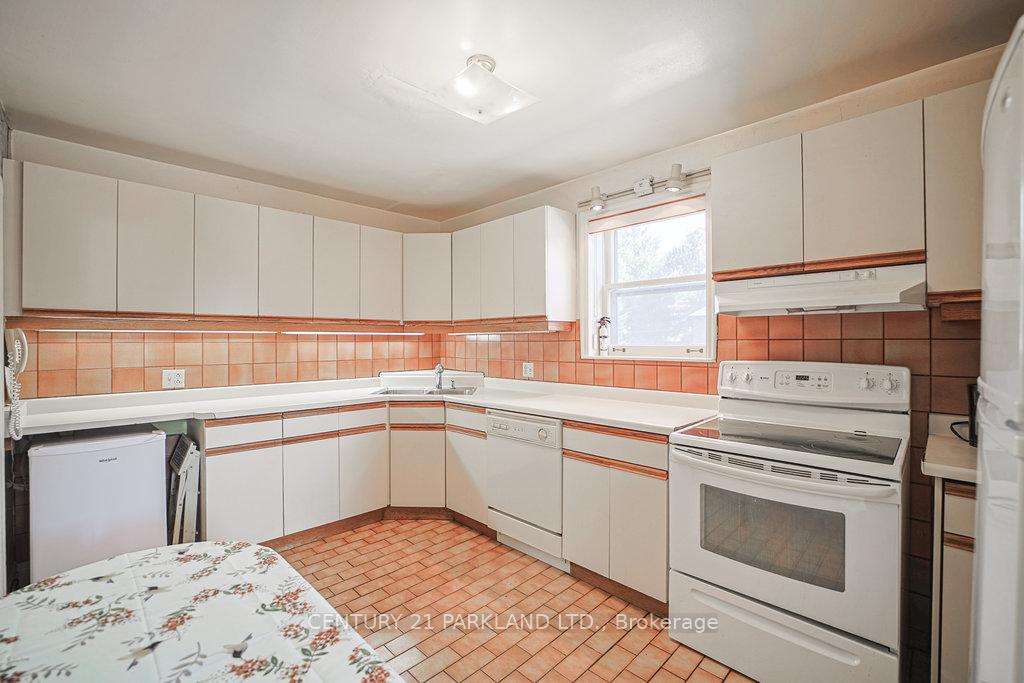 Photo 6 of 22 Parkview Hill Crescent, Toronto, O'Connor-Parkview — HOMEH