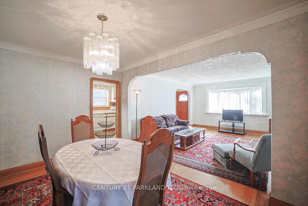 Photo 9 of 22 Parkview Hill Crescent, Toronto, O'Connor-Parkview — HOMEH