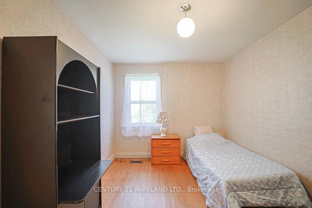 Photo 13 of 22 Parkview Hill Crescent, Toronto, O'Connor-Parkview — HOMEH