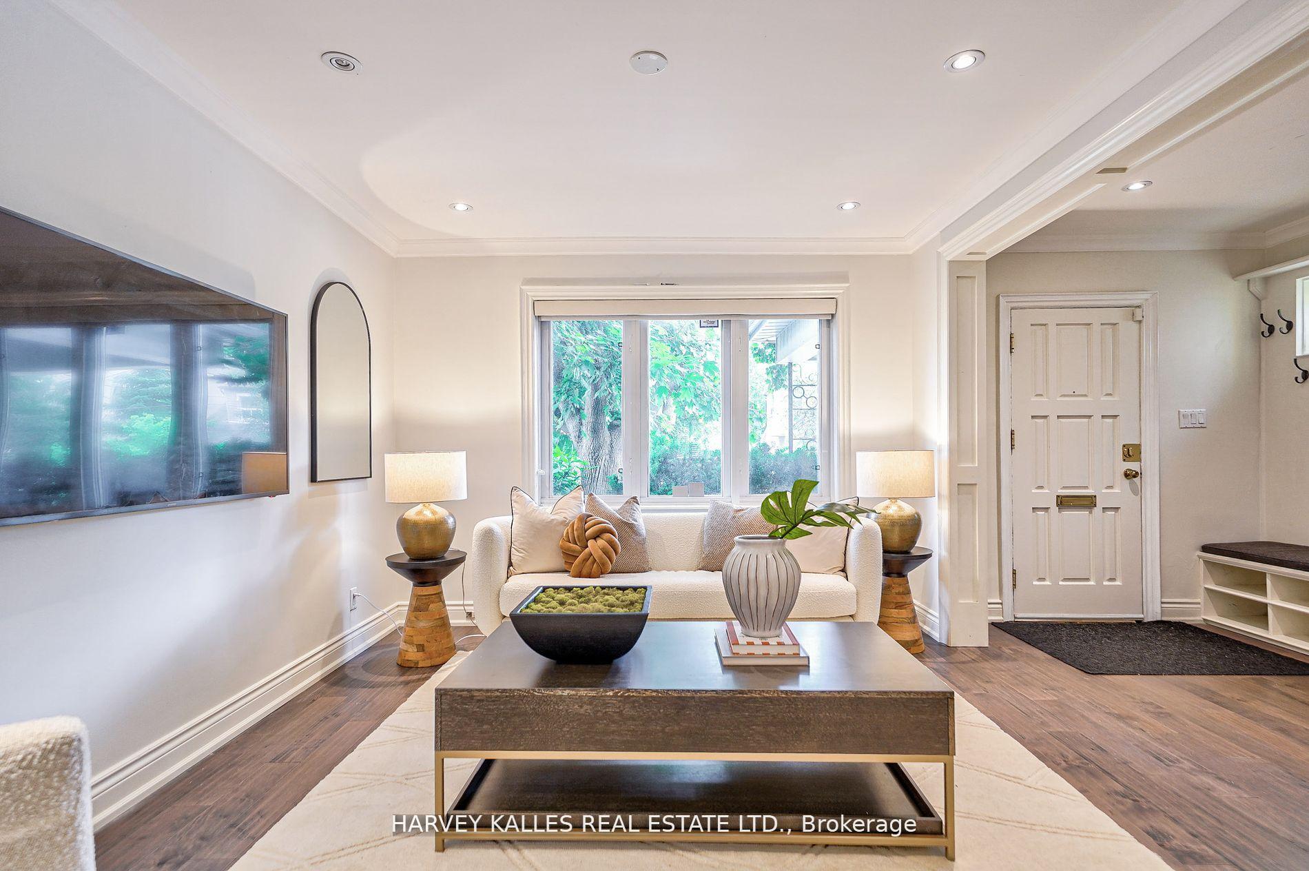 Photo 5 of 106 Gloucester Grove, Toronto, Oakwood Village — HOMEH