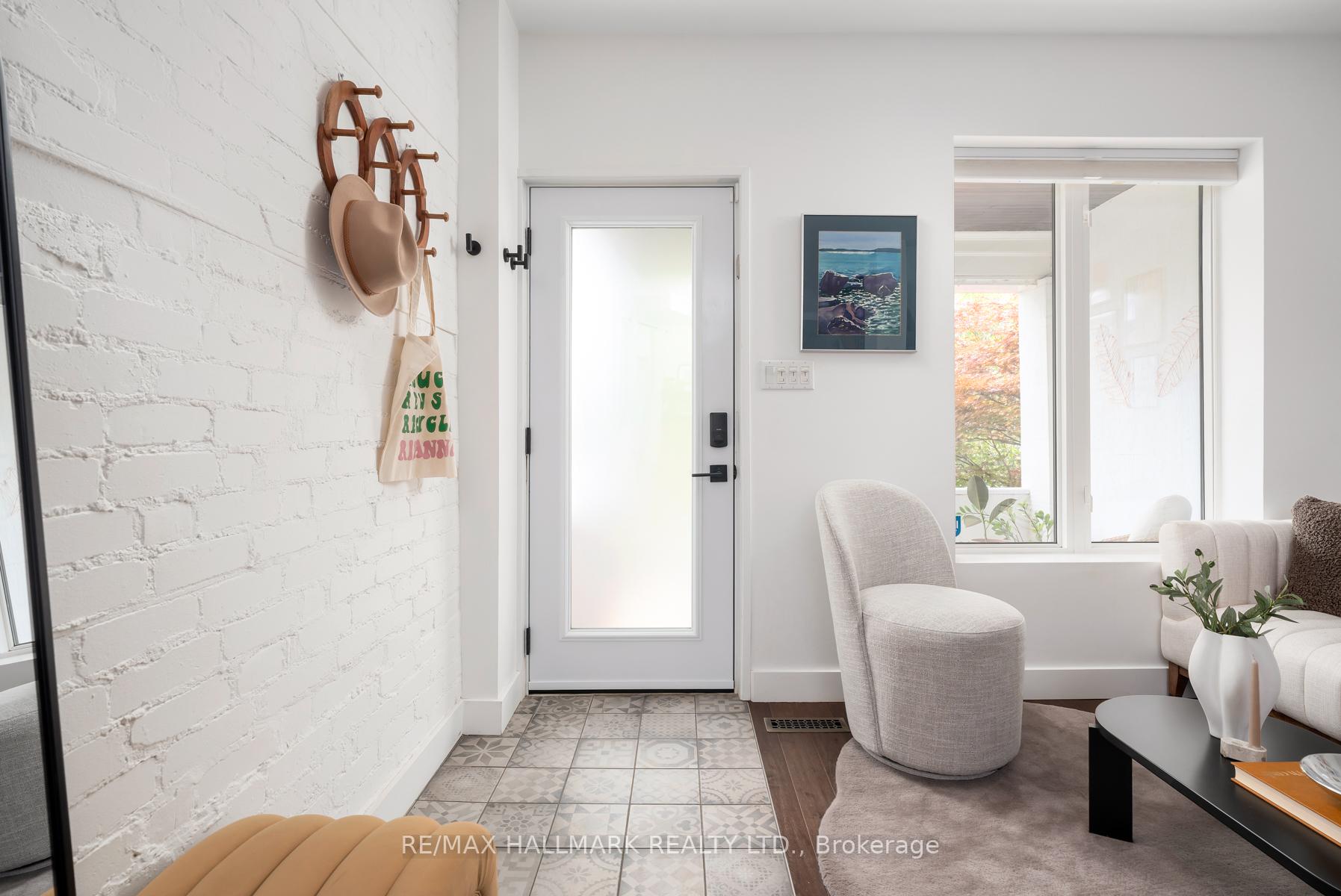 Photo 4 of 131 Lamb Avenue, Toronto, Greenwood-Coxwell — HOMEH