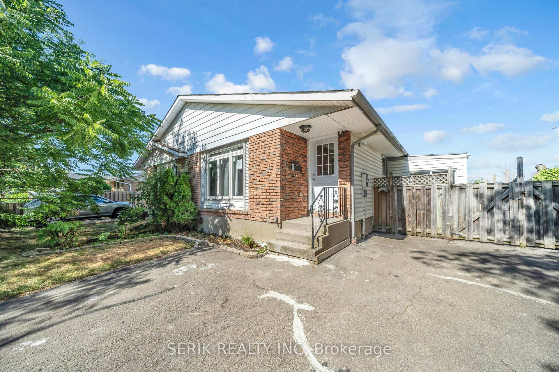 Photo 3 of 38 Manley Crescent, Thorold, Confederation Heights — HOMEH