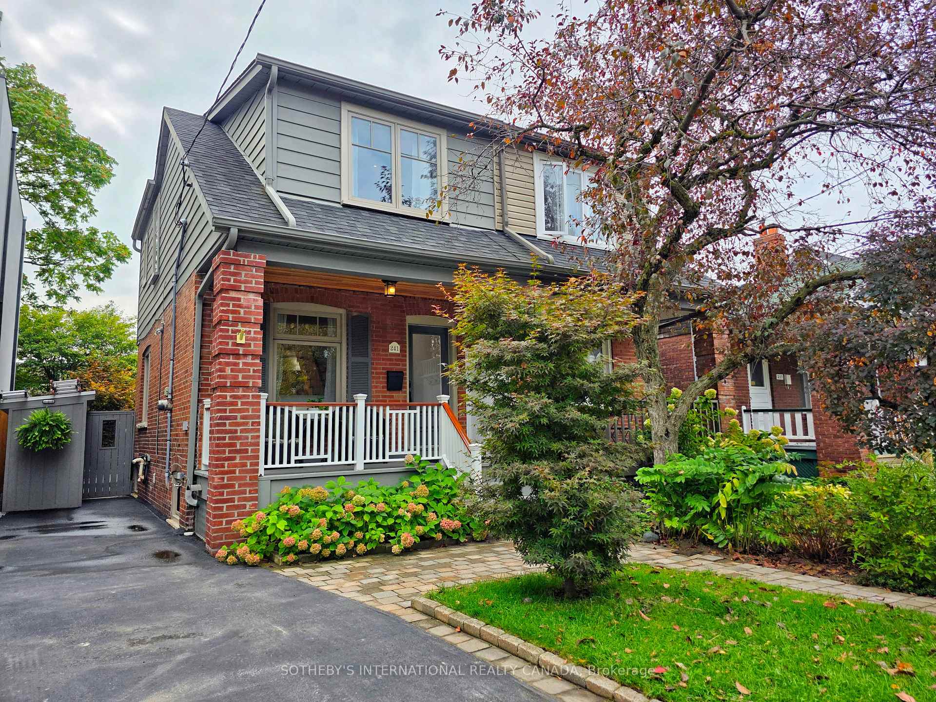 Photo 4 of 241 Springdale Boulevard, Toronto, Danforth Village-East York — HOMEH