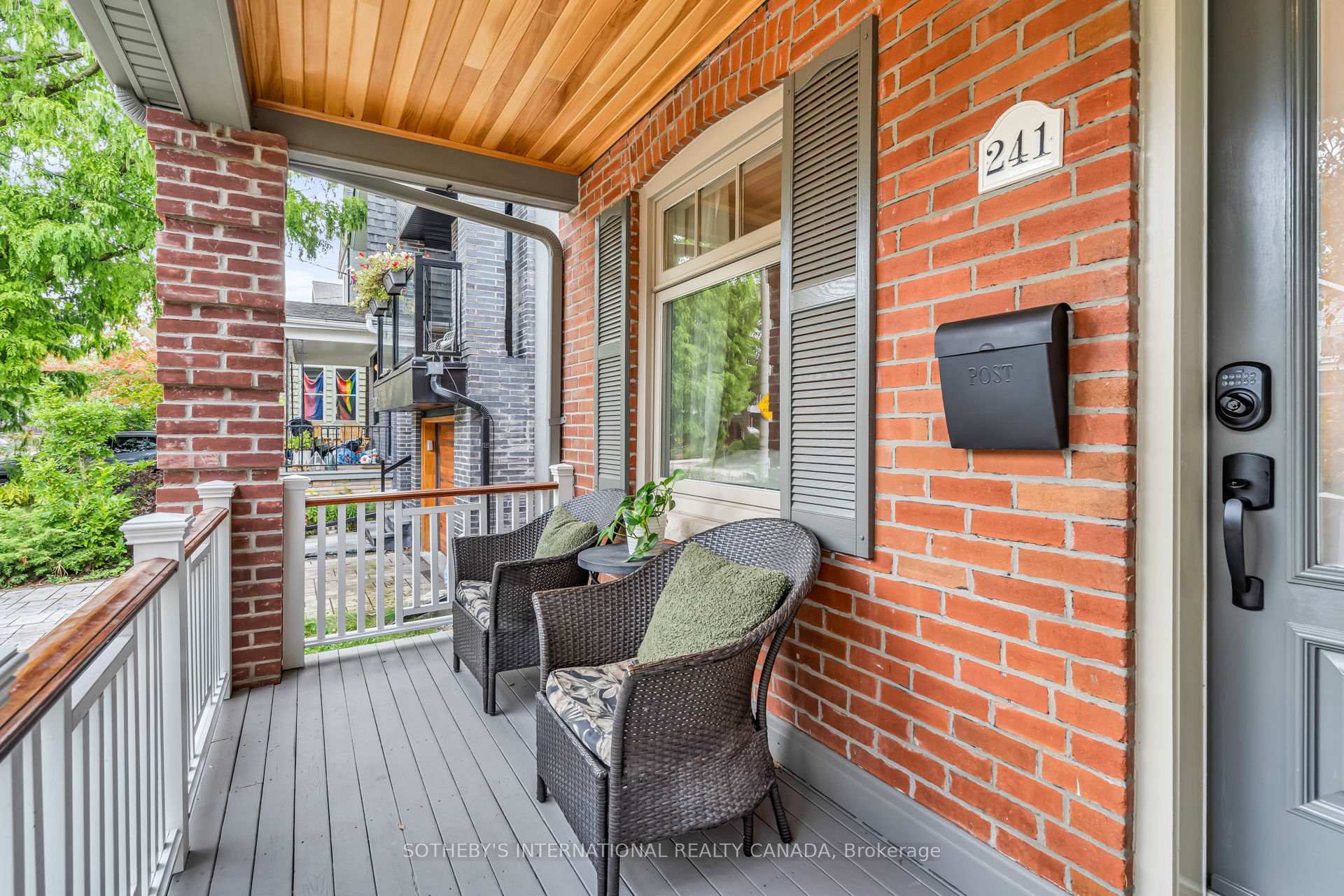Photo 6 of 241 Springdale Boulevard, Toronto, Danforth Village-East York — HOMEH