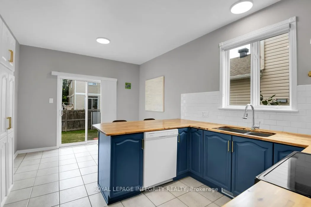 Photo 12 of 1036 Rocky Harbour Crescent, Ottawa, Riverside South/Gloucester Glen — HOMEH