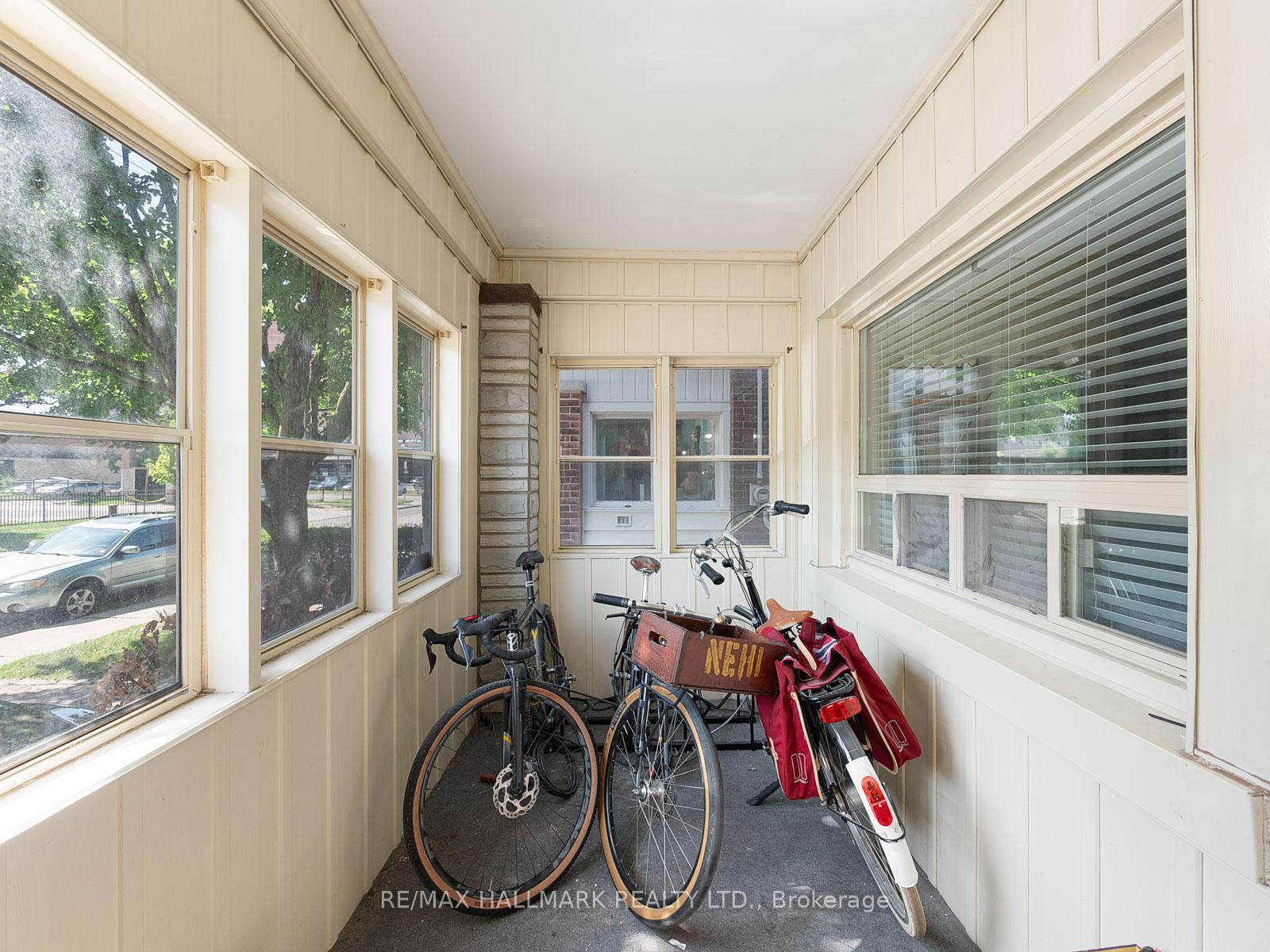 Photo 3 of 993 Carlaw Avenue, Toronto, Broadview North — HOMEH
