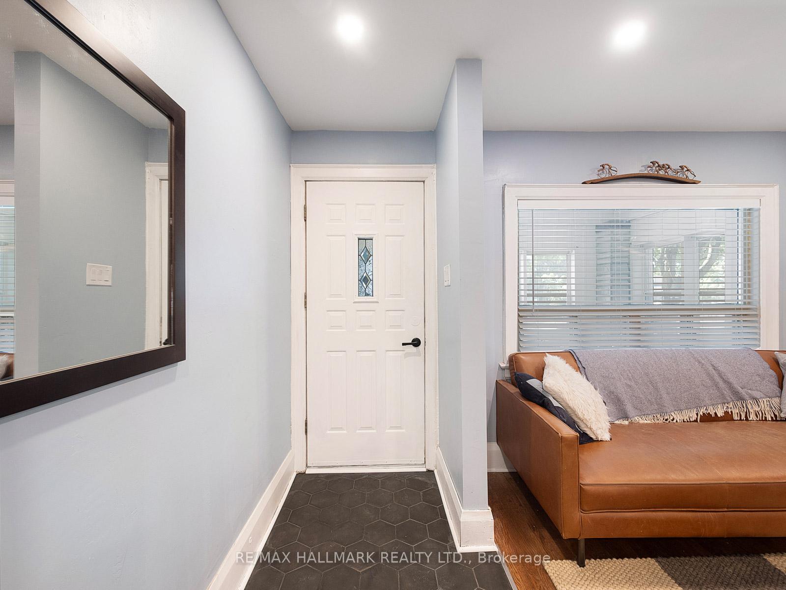 Photo 4 of 993 Carlaw Avenue, Toronto, Broadview North — HOMEH