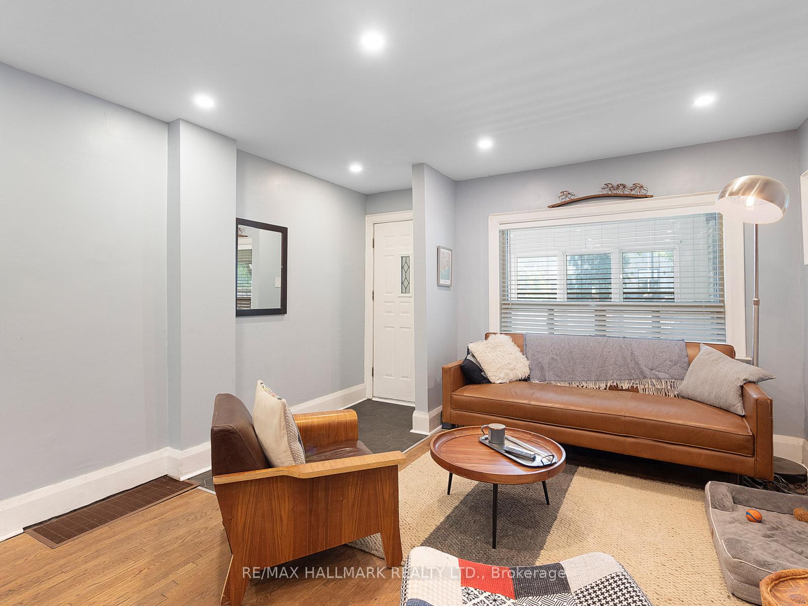 Photo 10 of 993 Carlaw Avenue, Toronto, Broadview North — HOMEH