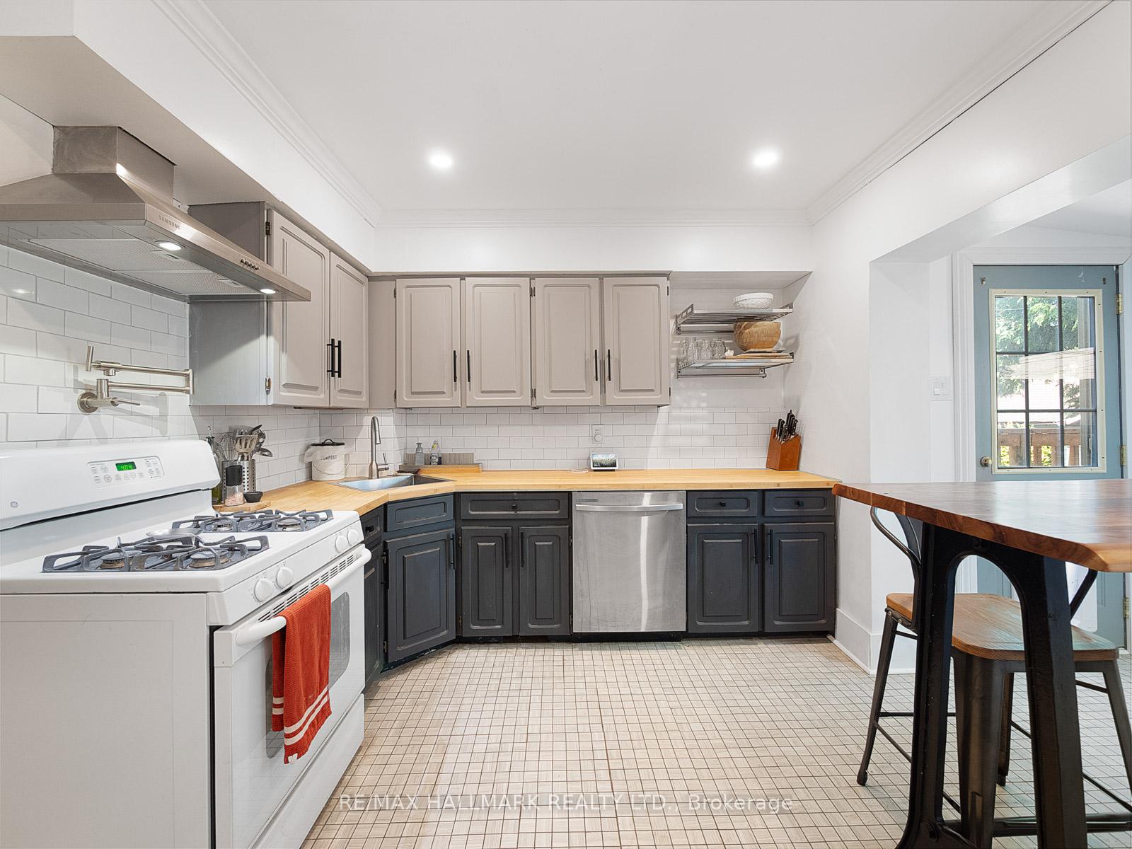 Photo 18 of 993 Carlaw Avenue, Toronto, Broadview North — HOMEH