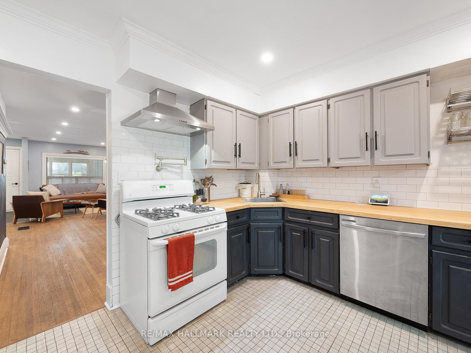 Photo 19 of 993 Carlaw Avenue, Toronto, Broadview North — HOMEH