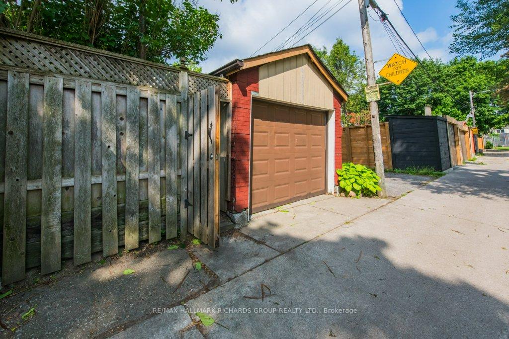 Photo 33 of 59 Ravina Crescent, Toronto, Blake-Jones — HOMEH