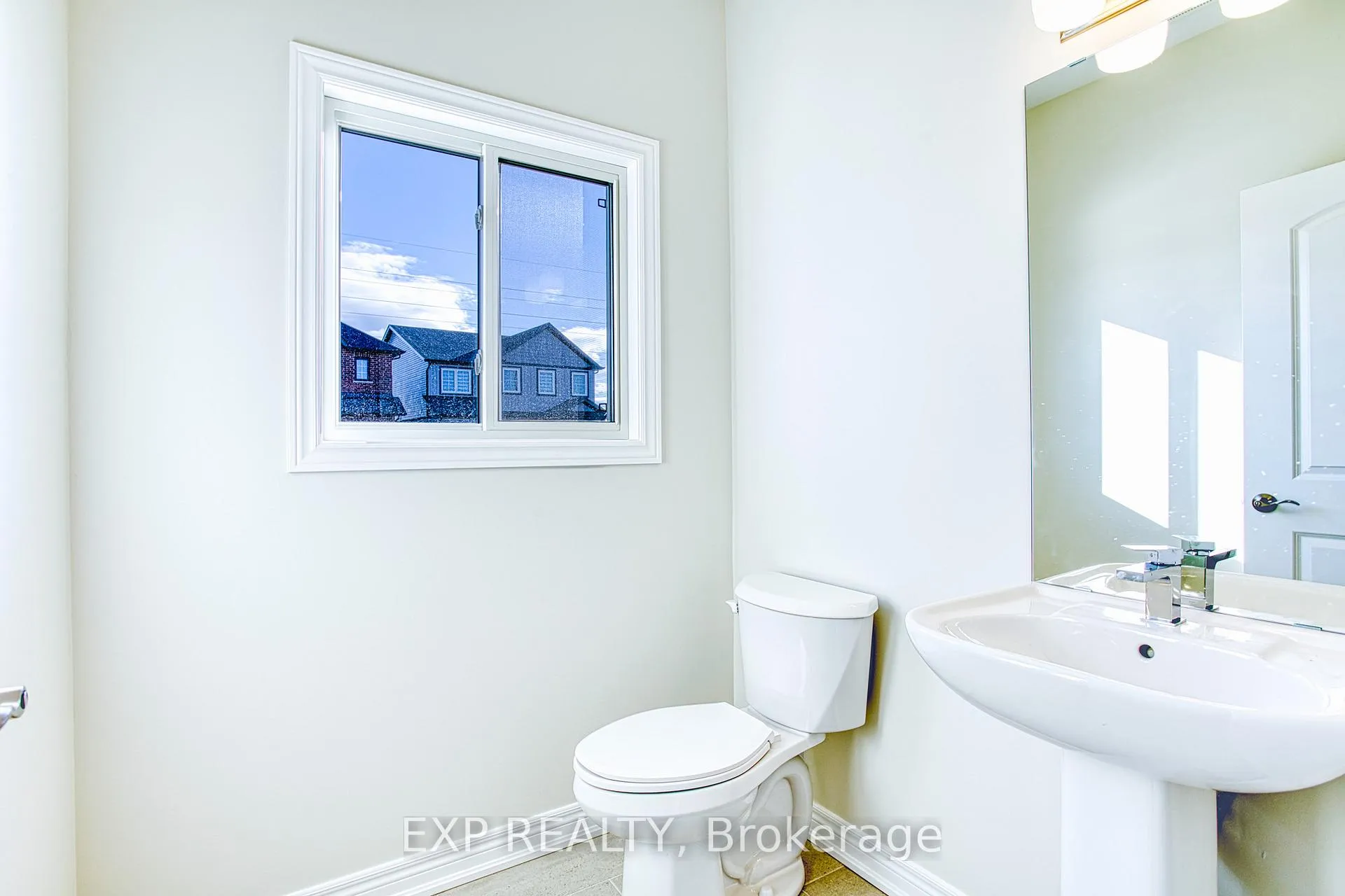 Photo 5 of Unit Upper, 20 Elvira Way, Thorold, Rolling Meadows — HOMEH