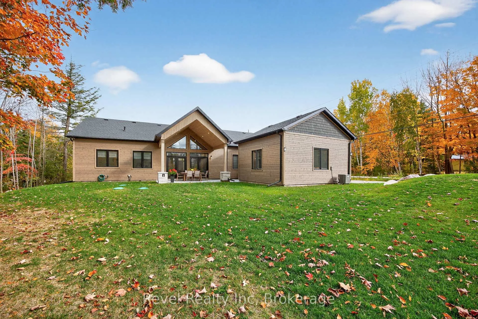 Photo 11 of 2 Seguin Crescent, Tiny, Rural Tiny — HOMEH
