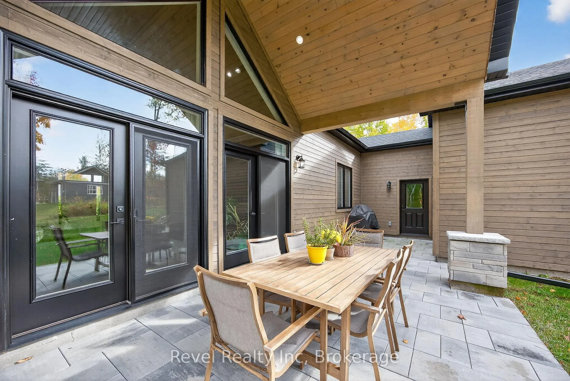Photo 25 of 2 Seguin Crescent, Tiny, Rural Tiny — HOMEH