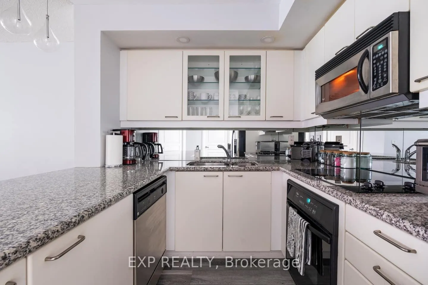 Photo 5 of Unit 512, 140 Simcoe Street, Toronto, Waterfront Communities — HOMEH