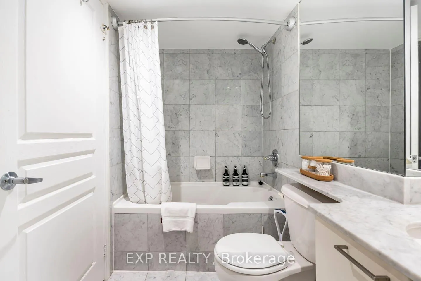 Photo 17 of Unit 512, 140 Simcoe Street, Toronto, Waterfront Communities — HOMEH