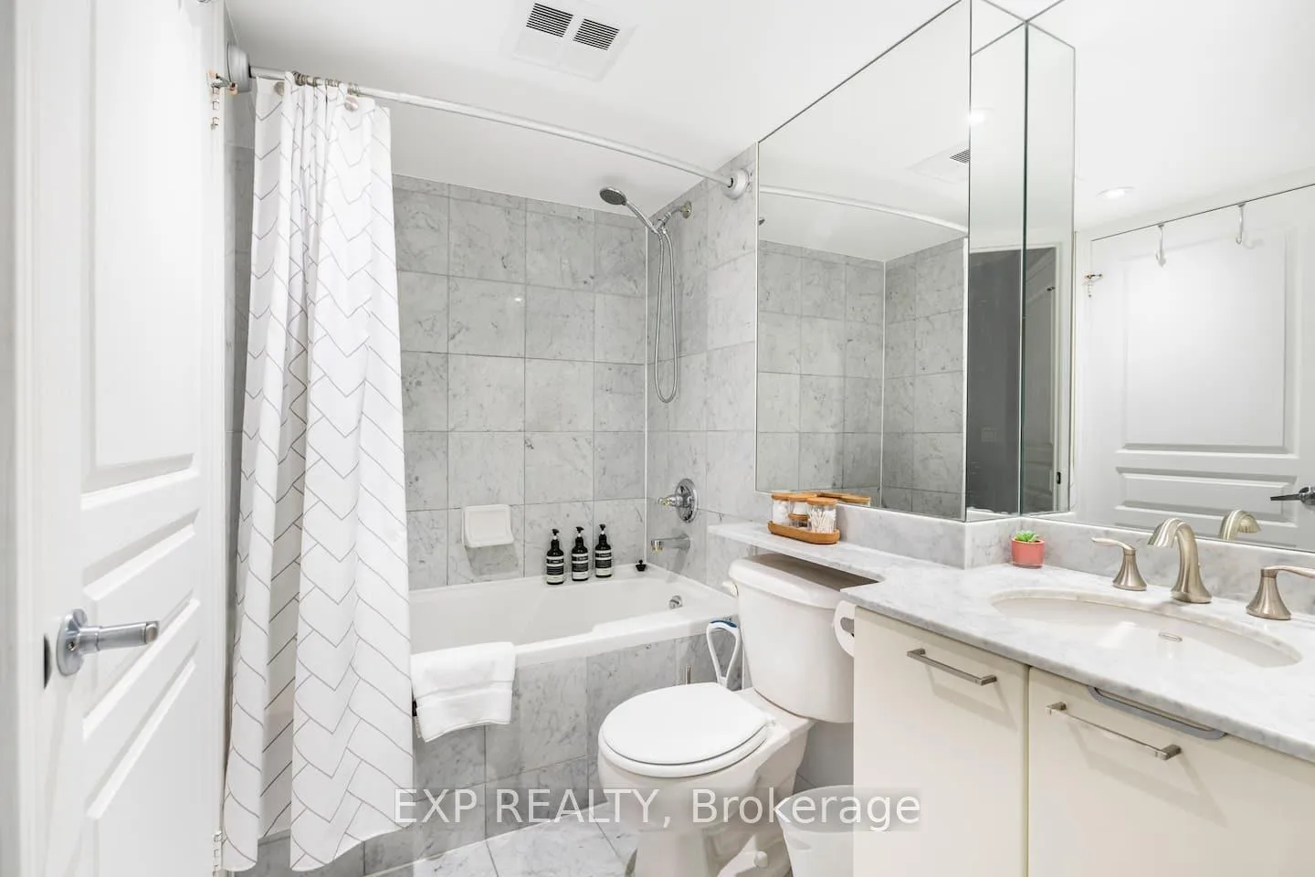 Photo 19 of Unit 512, 140 Simcoe Street, Toronto, Waterfront Communities — HOMEH