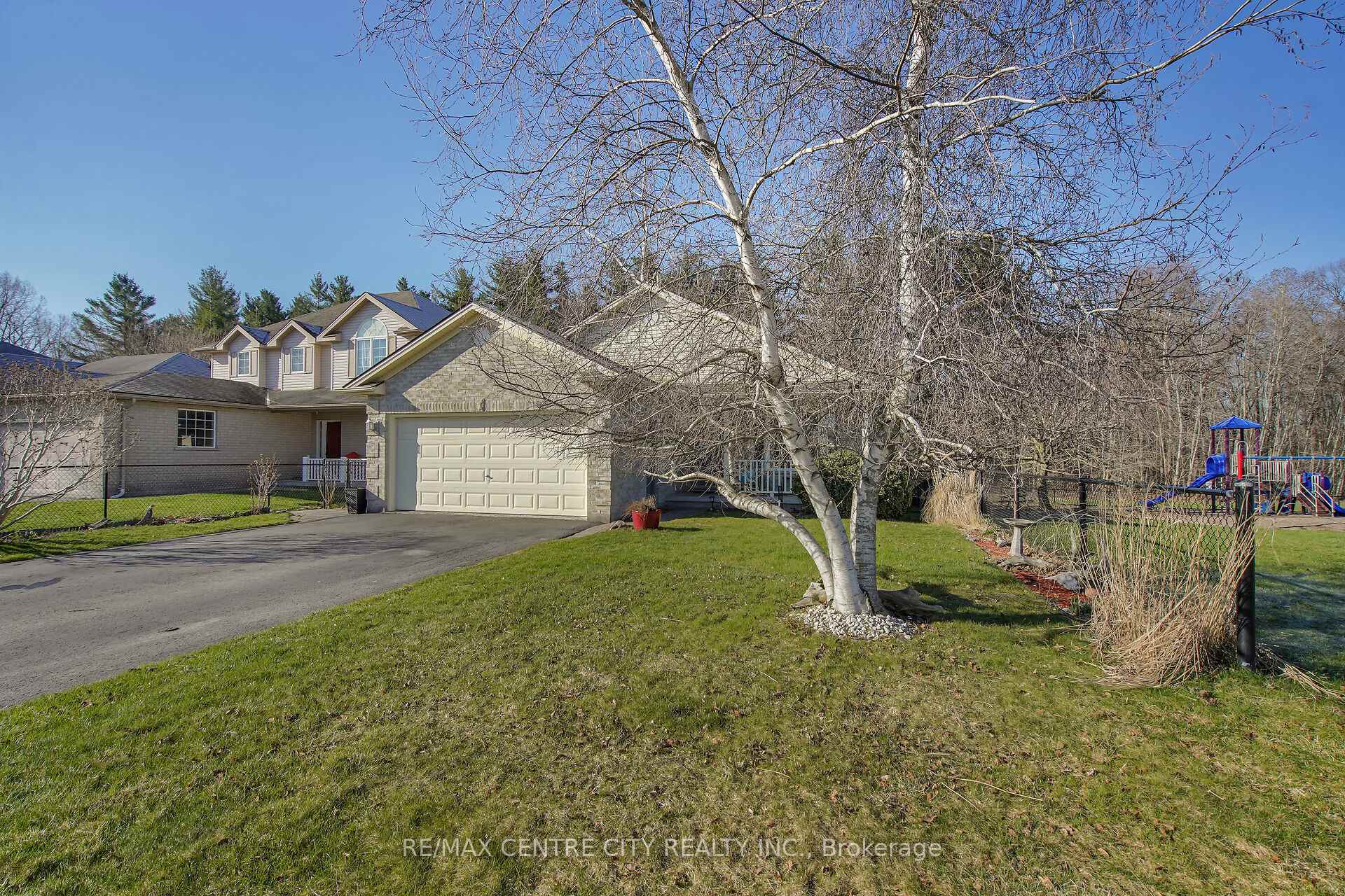 Photo 2 of 77 Woodvale Drive, Thames Centre, Dorchester — HOMEH